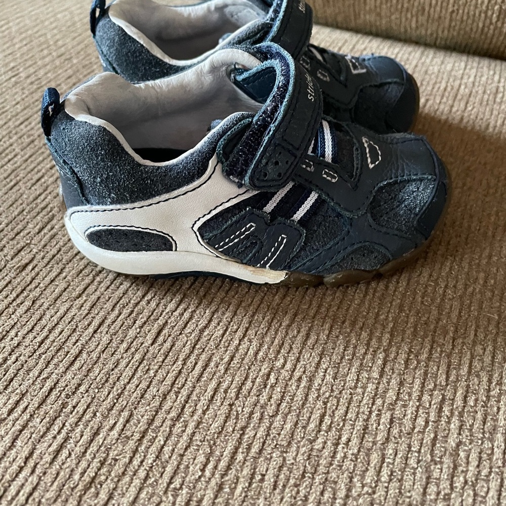Stride Rite toddler boys’ Xavier size 4.5 W dark blue & white sneakers - Picture 3 of 8